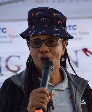 In its ongoing efforts to impact the community through enhanced food security and environmental conservation, the Botswana Trade Commission (BOTC) today launched a Community Support Initiative at Manyana Primary School. This initiative aligns with the Government’s priority area on social development.